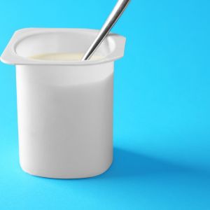 Love yogurt but hate when it goes bad before you can finish it? Freeze it! Our step-by-step guide to freezing yogurt will show you how to extend the shelf life of your favorite yogurt and enjoy it whenever you want. From fruity flavors to Greek-style yogurt, we've got you covered. Plus, get ideas for using frozen yogurt in smoothies, popsicles, and more!