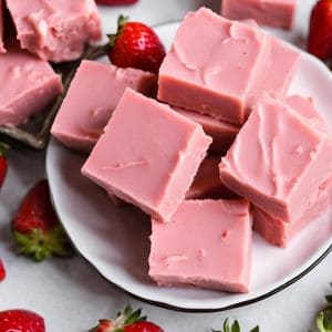 3-Minute Strawberry Fudge: Quick & Sweet Valentine's Treat