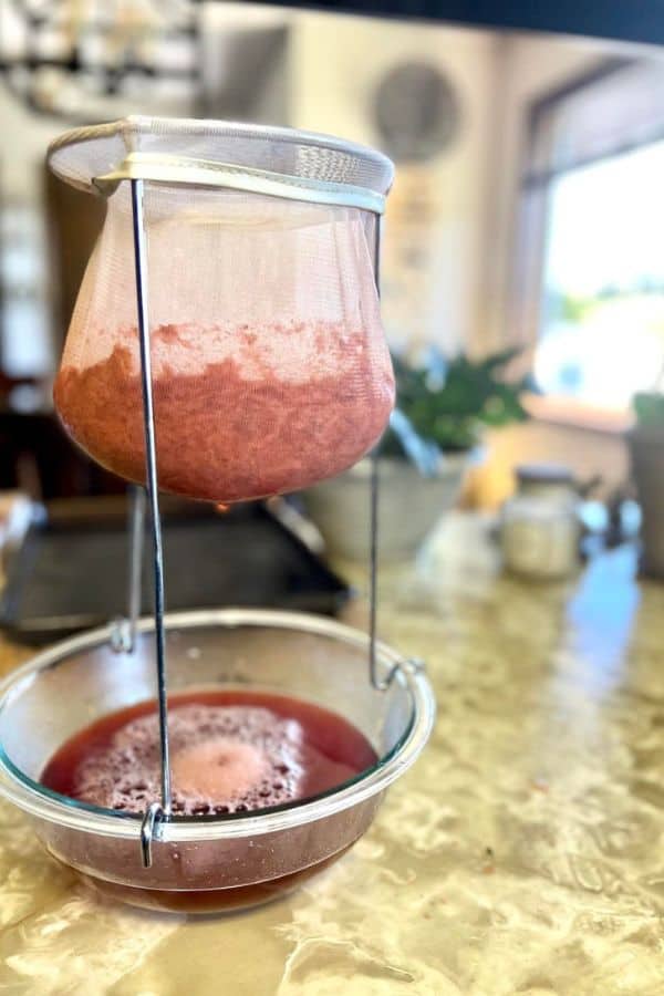 Step by step instructions for canning strawberry jelly.