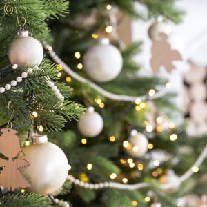 How to Keep a Christmas Tree Alive: Tips and Tricks for a Festive Holiday Season