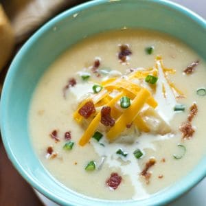 Warm up with this creamy loaded baked potato soup! Made with tender potatoes, crispy bacon, and rich cheddar cheese, this comforting recipe is perfect for chilly nights. Top with green onions and sour cream for the ultimate indulgence.