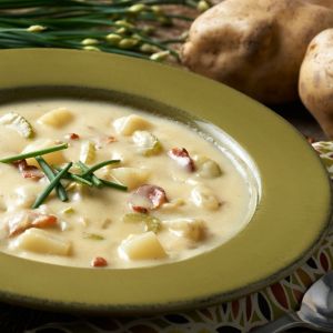 Warm up this fall with our creamy potato soup recipe! Perfectly seasoned and loaded with hearty potatoes, this comforting dish is easy to make and ideal for chilly evenings. Discover the flavors of autumn in every spoonful!