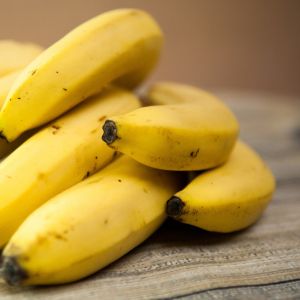Don’t let those overripe bananas go to waste! Discover creative and tasty ways to use them, from baking scrumptious banana bread and muffins to whipping up smoothies and healthy snacks. Explore our favorite recipes and tips to turn those ripe bananas into delightful treats. Pin this guide for inspiration and make the most of your fruit!